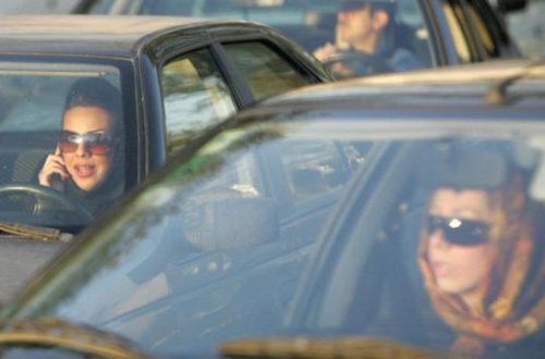 İranlı qadınlar hicablarını soyunur - ETİRAZ