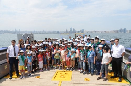 Nəsimi rayon məktəbliləri «Xudafərin» gəmisində dəniz səyahətinə çıxdılar