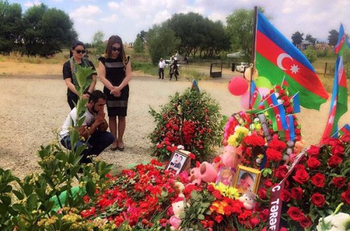 Səbinə Mirzəyeva Zəhranın ailəsinə baş çəkdi