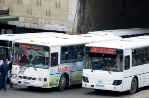 ŞƏHƏRDAXILI AVTOBUSLARDA GEDIŞ HAQLARI QALDIRILACAQ? - RƏSMI CAVAB