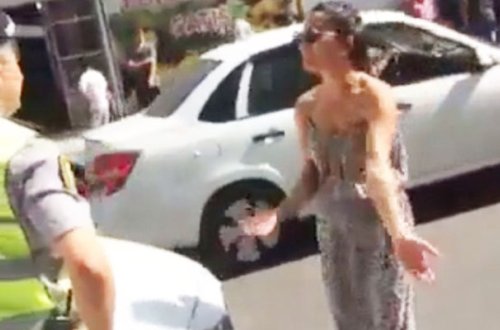 Bakıda türk qadınla polis arasında qalmaqal - VİDEO