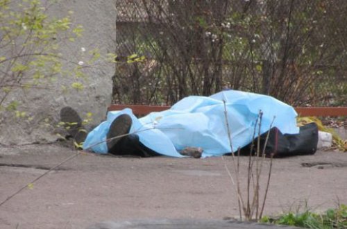 Kişi arvadının gözü qarşısında intihar etdi - İrəvanda