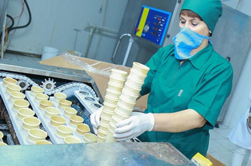 Nazirliyin qadağa qoyduğu dondurma belə hazırlanır - VİDEO 