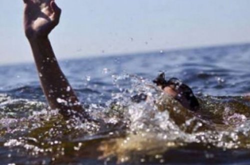 5 UŞAQ ATASI BOĞULUB ÖLDÜ