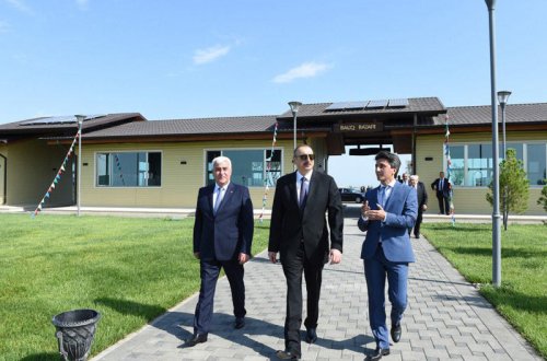 Prezident İlham Əliyev Pirallahı qəsəbəsində həyata keçiriləcək tədbirlərin layihələri ilə tanış olub - YENİLƏNİB - FOTO