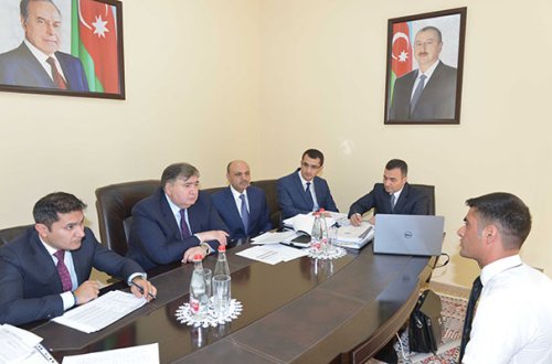 Nazir vətəndaşlarla görüşdü