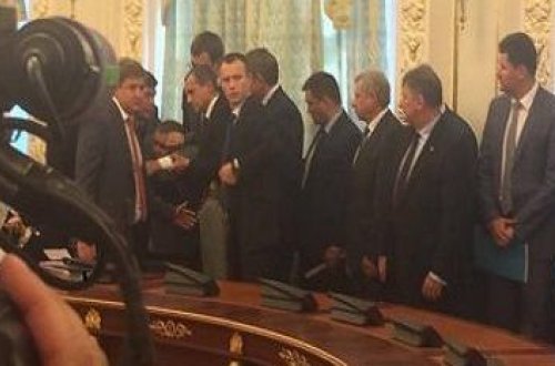 Ukraynada prezidentlərin görüşündə general huşunu itirdi – VİDEO