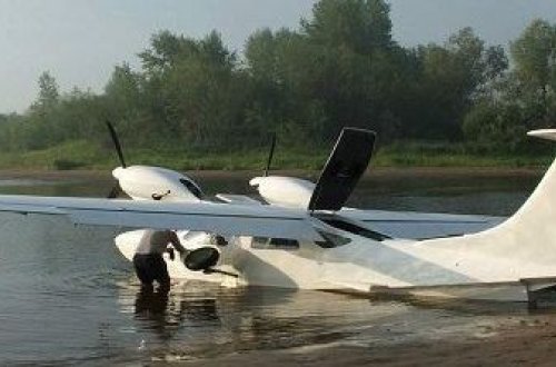 Rusiyada təyyarə gölə düşdü
