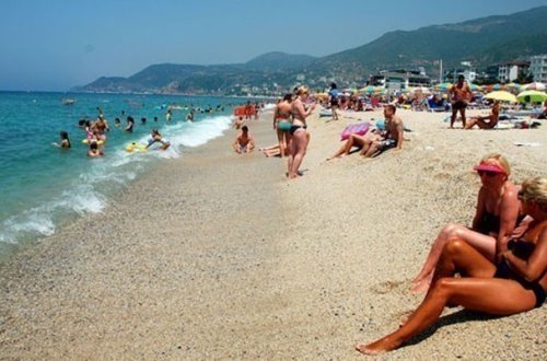 Bakı çimərliyində qəribə hadisə - Turisti paltarsız qoydular