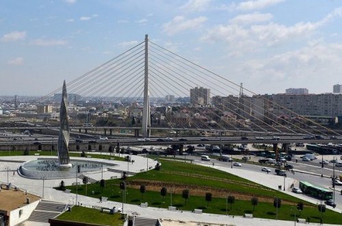 “Koroğlu” metrostansiyasının qarşısında ağır qəza: Ölən var