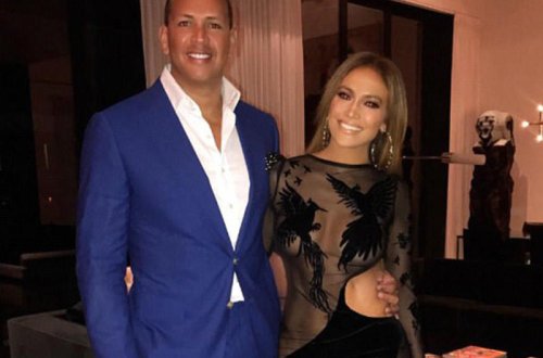 Cennifer Lopes ad günündə yarıçılpaq idi - FOTO