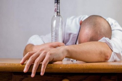 Bakıda faciə: Araqdan zəhərlənib öldü