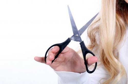 Qayınana ilə əri gənc gəlini döyüb, saçını qırxdılar – VİDEO + YENİLƏNİB