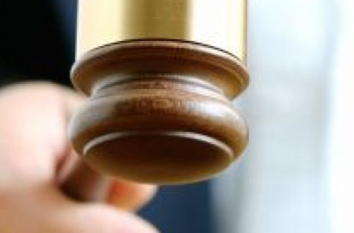 BAKIDA HƏKIMIN ÖLÜMÜNƏ SƏBƏB OLAN SÜRÜCÜNÜN MƏHKƏMƏSI BAŞLAYIB