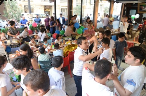 Nəsimi rayonunda xüsusi qayğıya ehtiyacı olan uşaqların əyləncəli istirahəti təşkil edilib