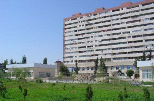 Sumqayıtın məşhur binasında yanğın: 2 nəfər zəhərləndi, 15 nəfər təxliyyə olundu - FOTO