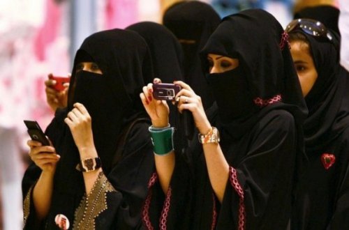 ƏRƏBLƏR BAKININ MƏRKƏZINDƏ OĞURLUQ ETDILƏR - 2 MAĞAZADAN...