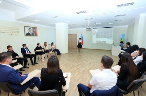 ASAN Master-2 layihəsi çərçivəsində Binəqədi rayon İcra Hakimiyyətində təcrübəyə başlamış  10-cu qrup ASAN könüllüləri ilə Gənclər Evində görüş keçirilibdir.