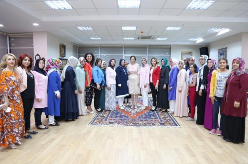 Qənirə Paşayeva Aksarayda bölgənin fəal gəncləri, qadın təşkilatları, QHT və KİV rəhbərləri ilə görüşüb