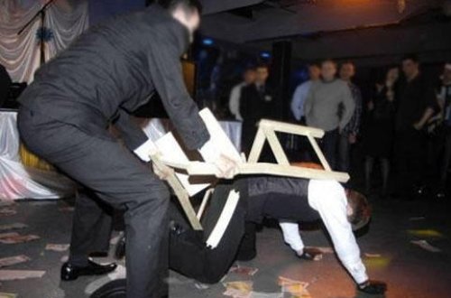 Ərəb turist Bakının mərkəzində restoran sahibini döydü