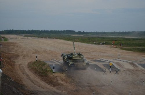 Azərbaycan tankçıları “Tank biatlonu” müsabiqəsində iştirak edir