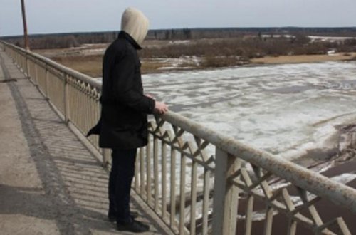 Özünü bulvarda dənizə atdı