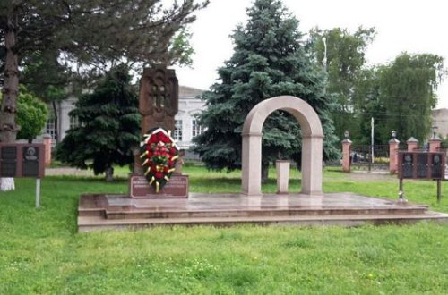 Erməni-nasistin xatirə lövhəsi Rusiyada qalmaqal yaratdı - FOTO