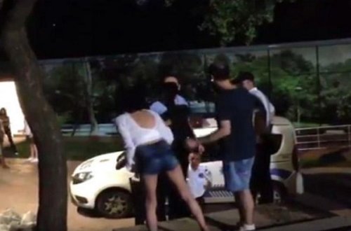 Türkiyədə şort qalmaqalı: Məni parka buraxmasanız, burada soyunacam – VİDEO