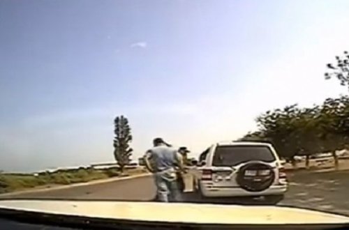 Yol polisləri zəhərlənən gəncləri xilas etdi – VİDEO