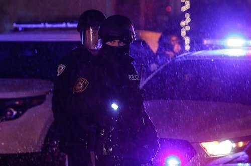 Çin konsulluğu qarşısında atəş - Ölən var