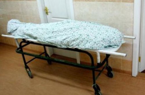 Məclisdən çıxan kişini bıçaqlayıb öldürdülər