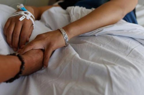 Bakıda 27 yaşlı qız özünü öldürmək istədi