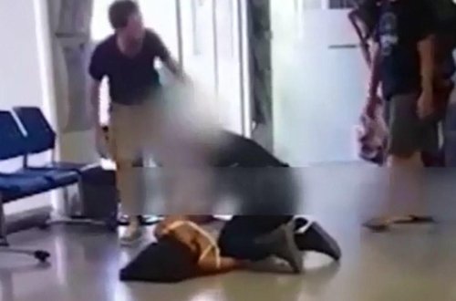 Polis bankda qadını yerə yıxıb, üstündə oturdu - VİDEO