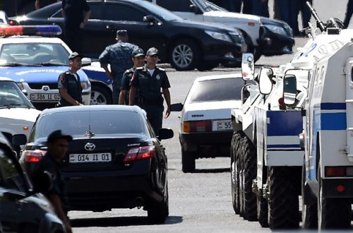 İstanbulda səhər əməliyyatı - 17 nəfər saxlanıldı