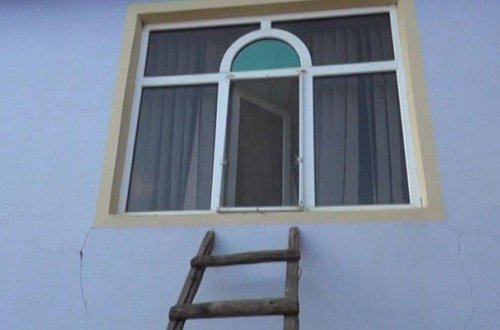 Məktəbin 24 komputerini platalarını oğurladı