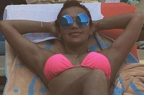 Rəqsanə çəhrayı bikinidə - FOTO