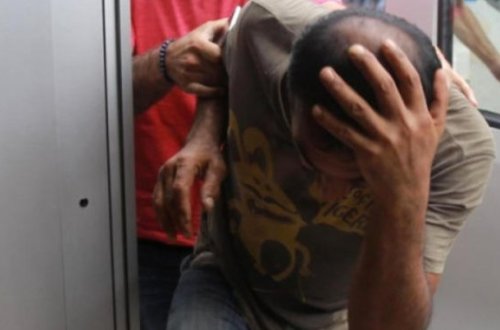 Ata oğlunu toyuq üstündə öldürdü - VİDEO