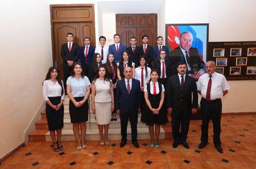 Binəqədi rayon İcra Hakimiyyətində təcrübə keçən  10-cu qrup ASAN könüllüləri ilə Rəsulzadə qəsəbə bələdiyyəsində görüş keçirildi.