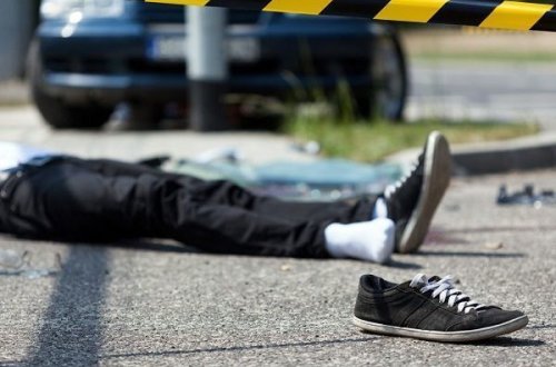 Abşeronda avtomobil gənc oğlanı vuraraq öldürüb