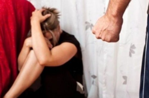 Tovuzda gənc qadın əri tərəfindən vəhşicəsinə döyülüb