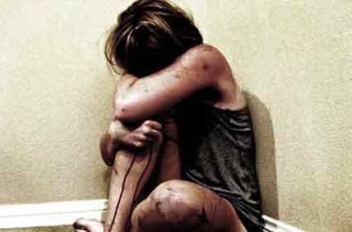 Azərbaycanı lərzəyə gətirən olay! Ər arvadını butılka ilə BELƏ  ZORLADI və -VİDEO