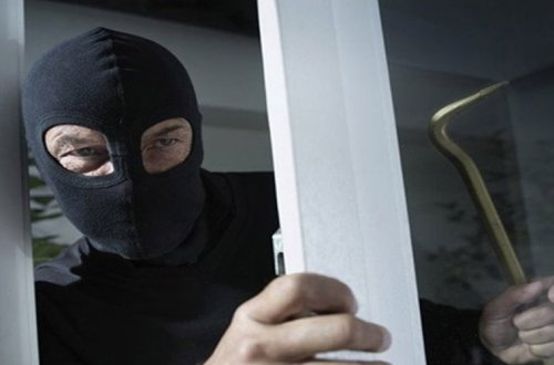 Maskalı şəxslər kimsəsiz qadını zorlayaraq 1000 manat pulunu oğurladılar — İmişlidə dəhşət