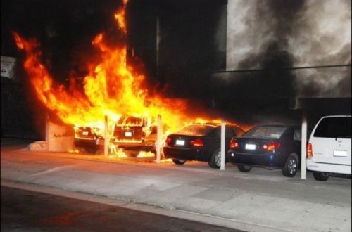 Bakıda cərimə meydançasında yanğın – 3 maşın alışdı