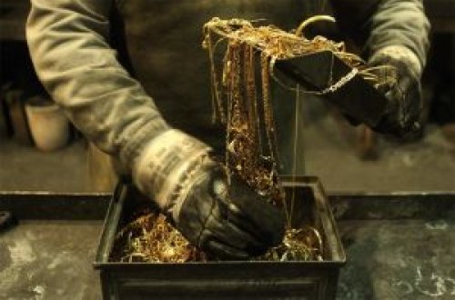 Şəmkirdə evdən 5 min manatlıq qızıl oğurlanıb