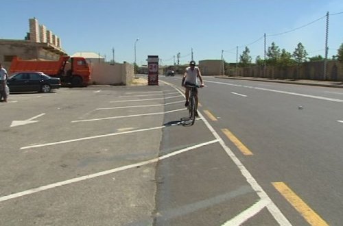 BİABIRÇILIQ:Bakıda market sahibi velosiped yolunu zəbt etdi – VİDEO