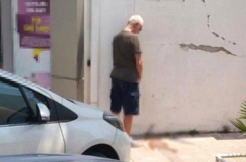 Türkiyəli müğənnidən küçədə ədəbsiz hərəkət - foto