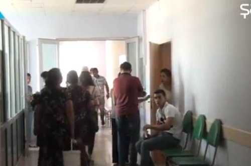 Zaqatalada qardaş bacısını bıçaqladı - Video