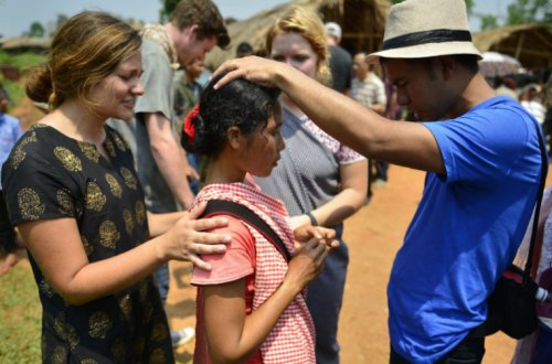 Xristian missionerlərin turistlərə verdikləri hədiyyələrin içindən nə çıxdı? — ÖZƏL ARAŞDIRMA