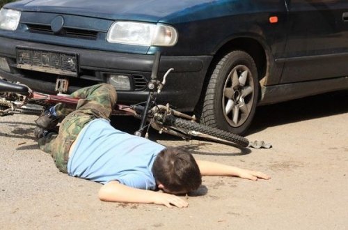 Abşeronda avtomobil baba və nəvəni vurdu