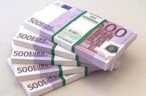 Avro durmadan yüksəlir